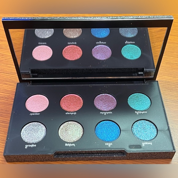 🎉HP🎉 Urban Decay Moondust Eye Shadow Palette with all 8 Diamond-like Shades - Picture 1 of 14